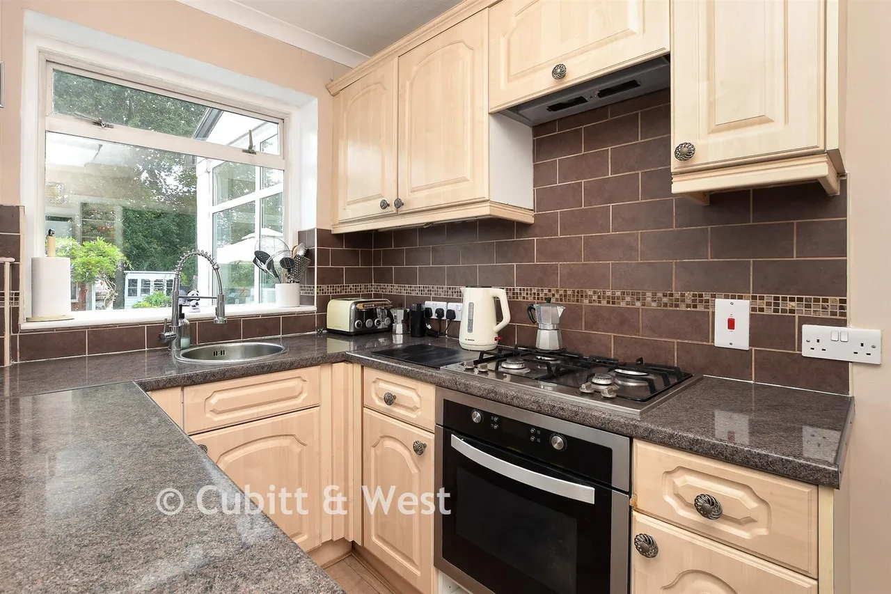 Court Avenue, Coulsdon, CR5, photo 18