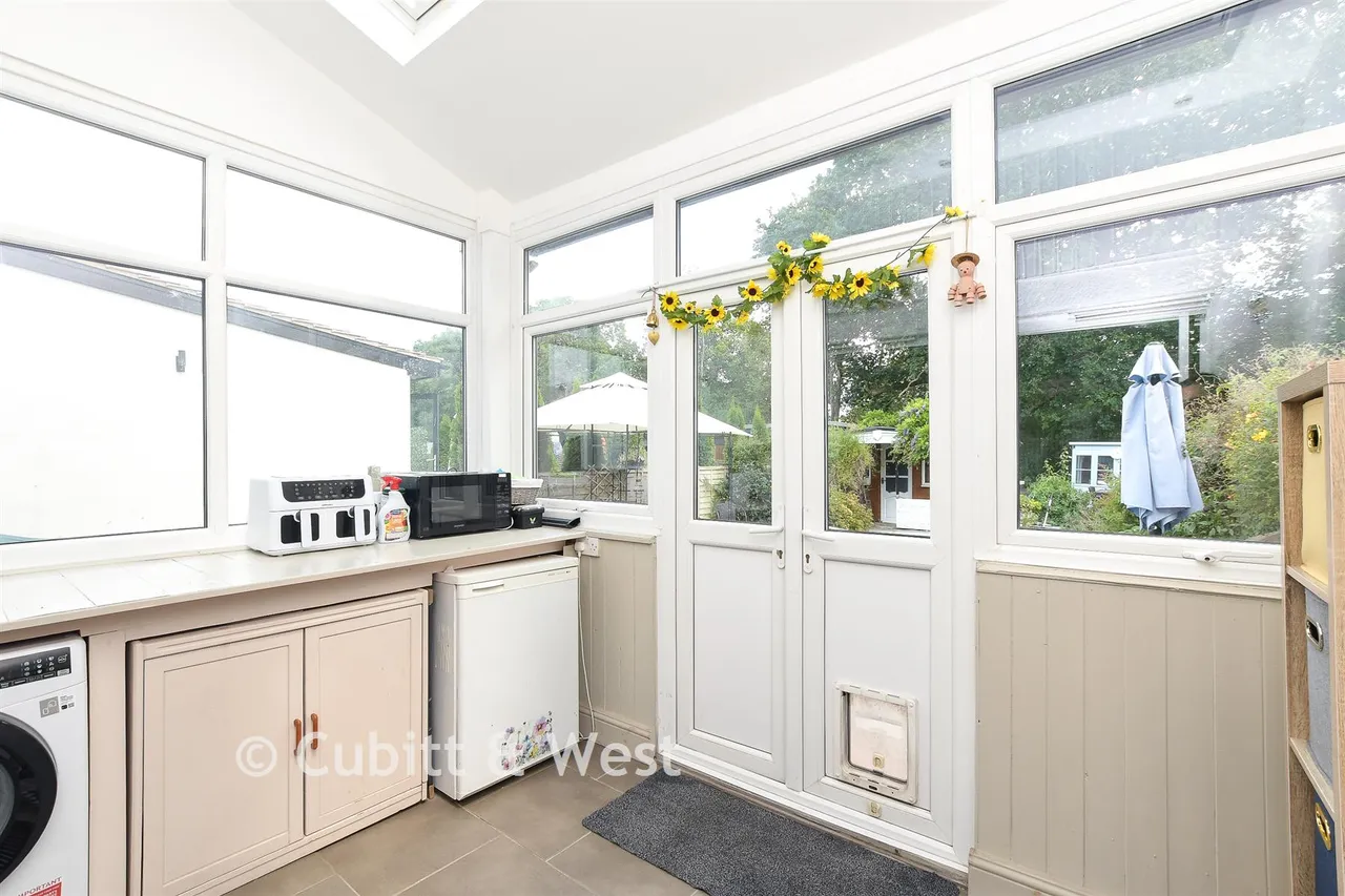 Court Avenue, Coulsdon, CR5, photo 15