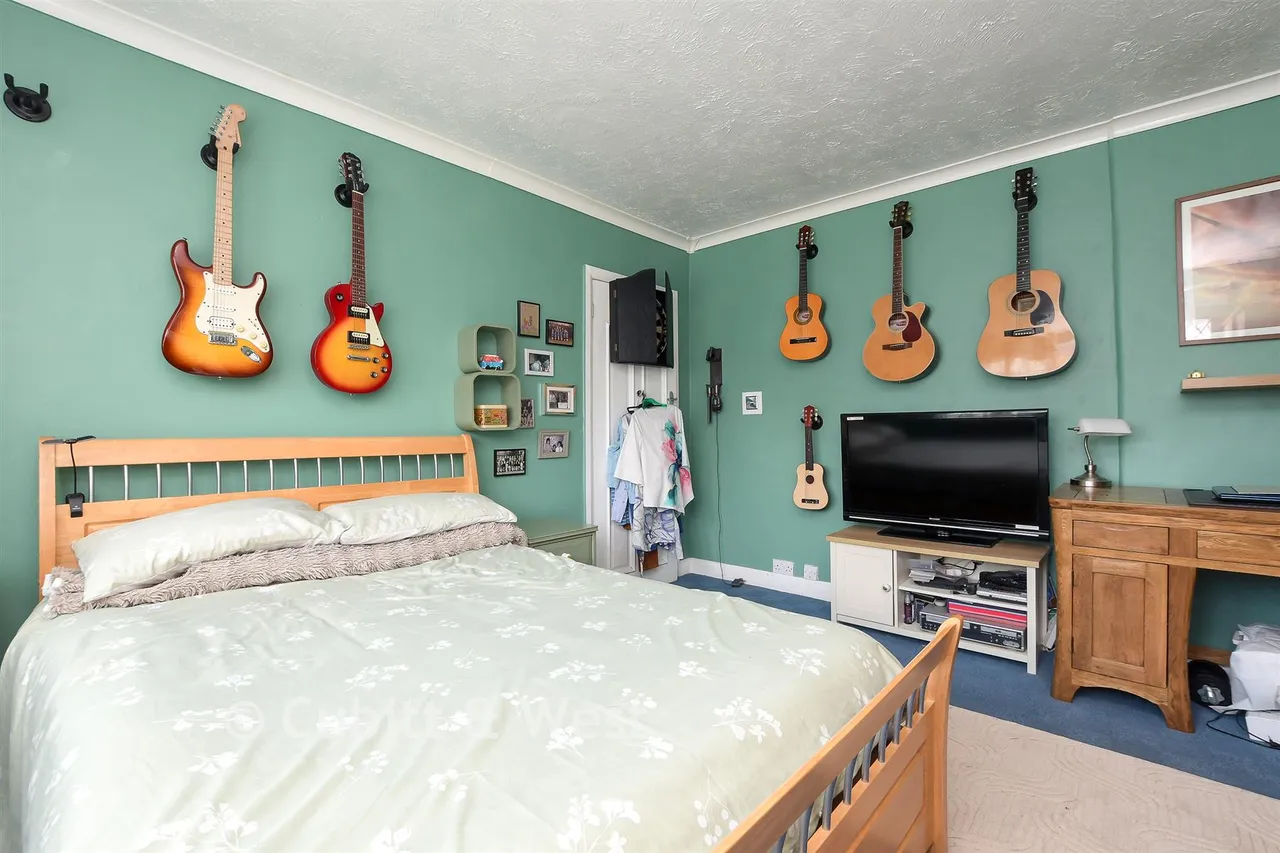 Court Avenue, Coulsdon, CR5, photo 16