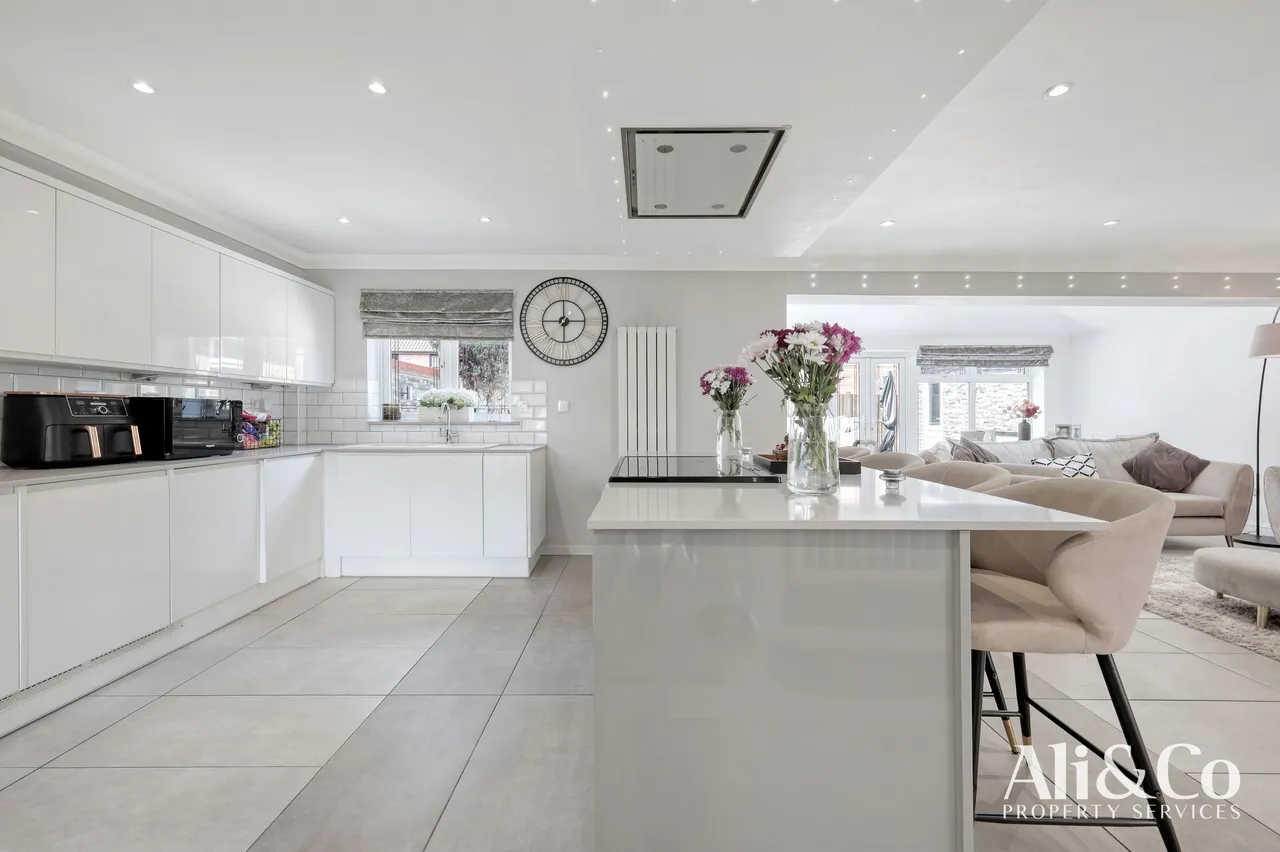 4 bed house for sale — Conrad Close, Grays, Essex, RM16 2TW