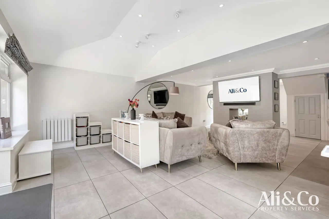 Conrad Close, Grays, Essex, RM16 2TW, photo 10