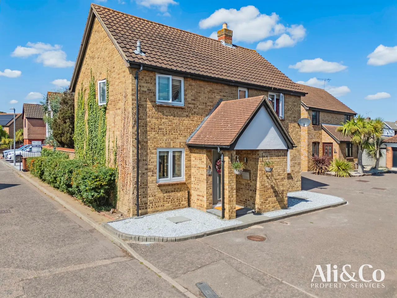 Conrad Close, Grays, Essex, RM16 2TW, photo 2