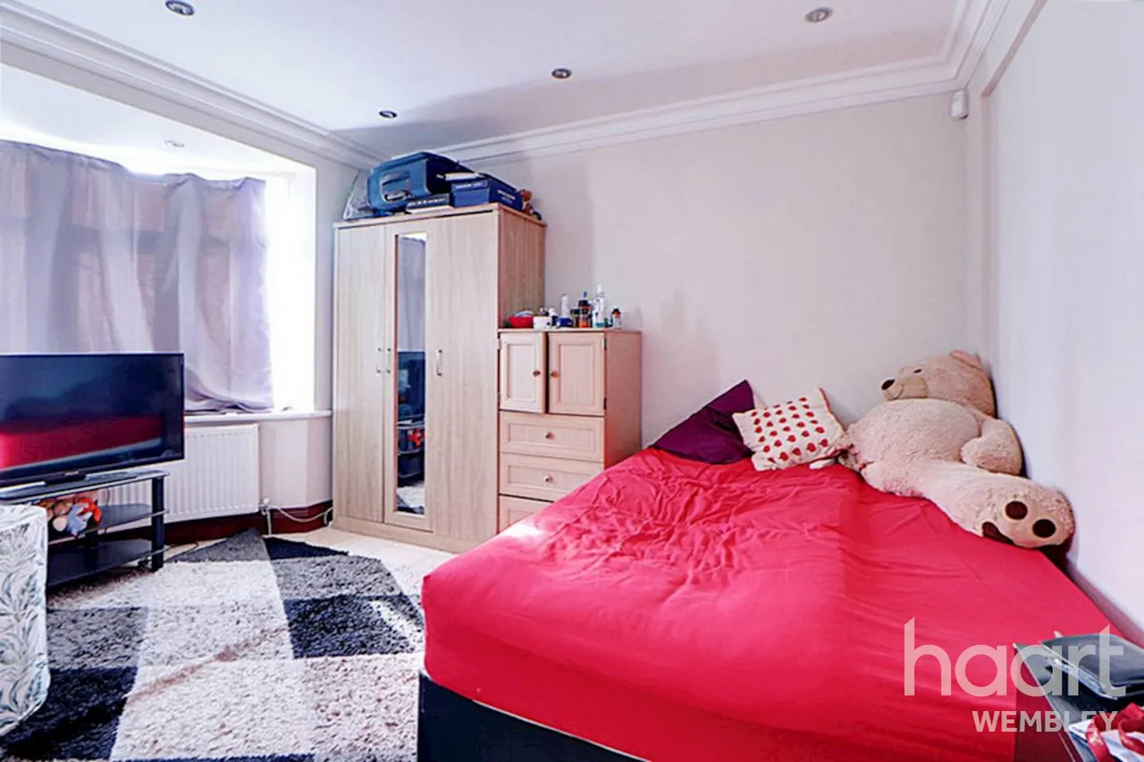 Barn Hill Estate, HA9, photo 7
