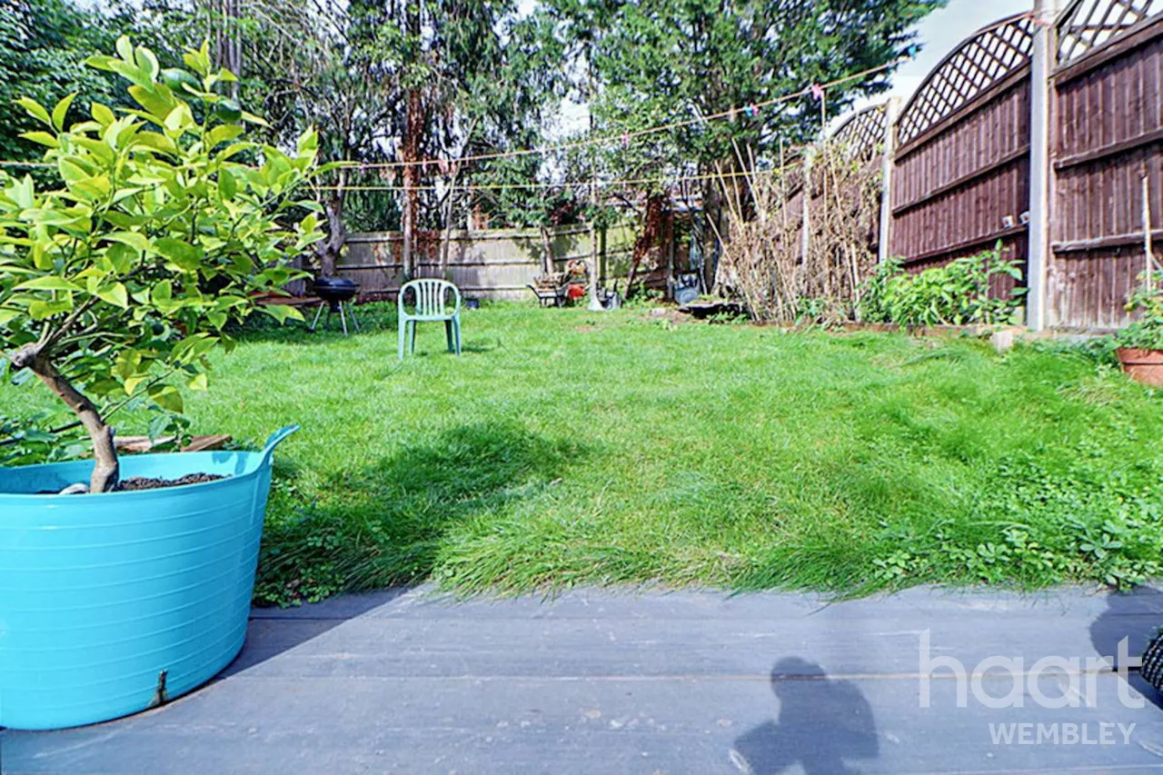 Barn Hill Estate, HA9, photo 8