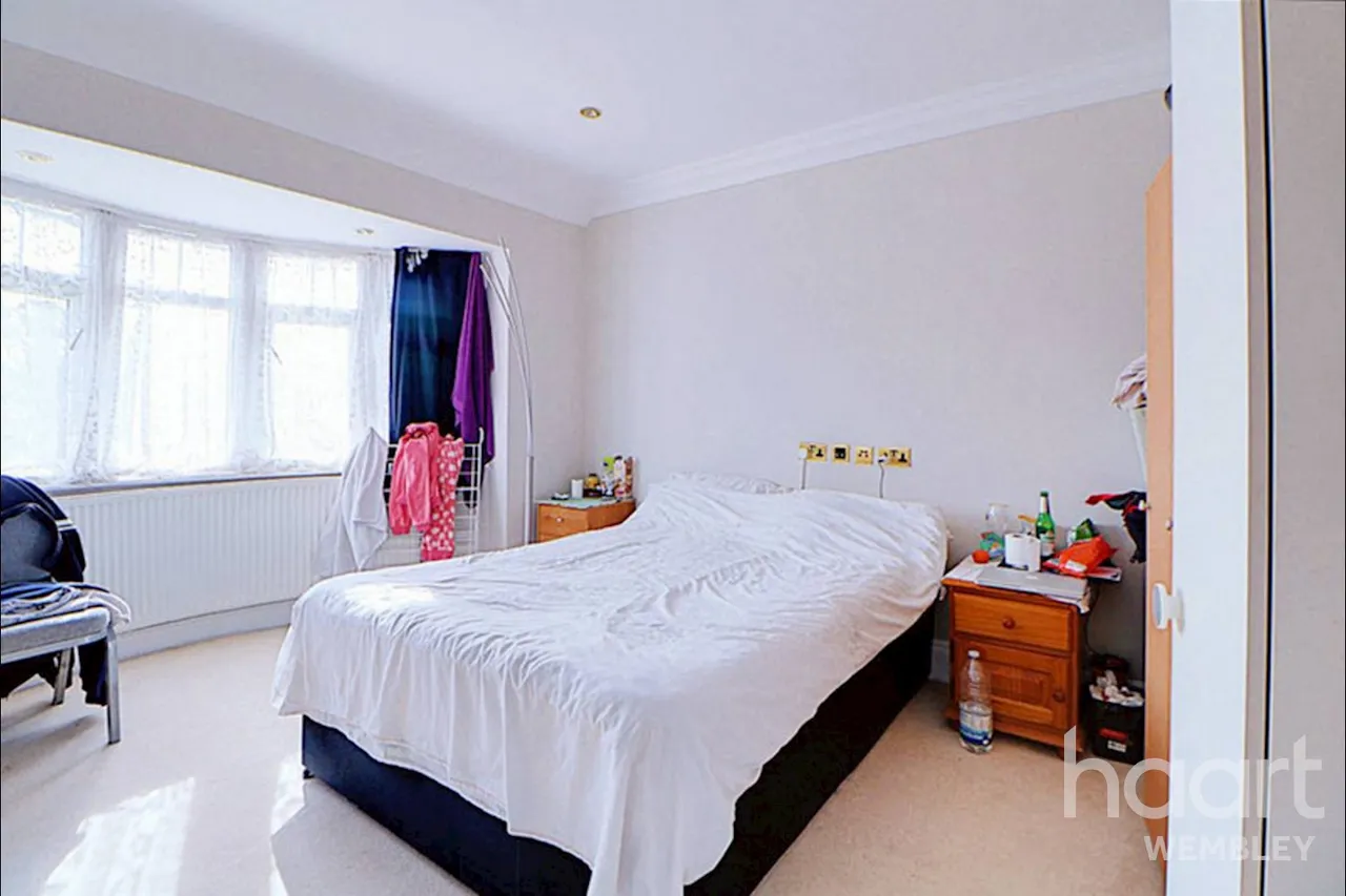 Barn Hill Estate, HA9, photo 5