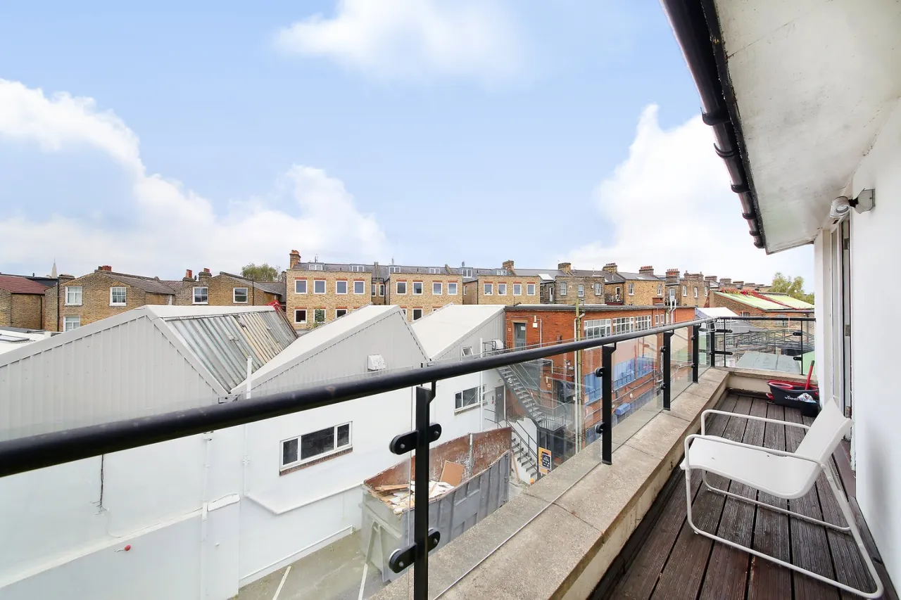 2 bed flat to rent, Old Station Way, London, SW4