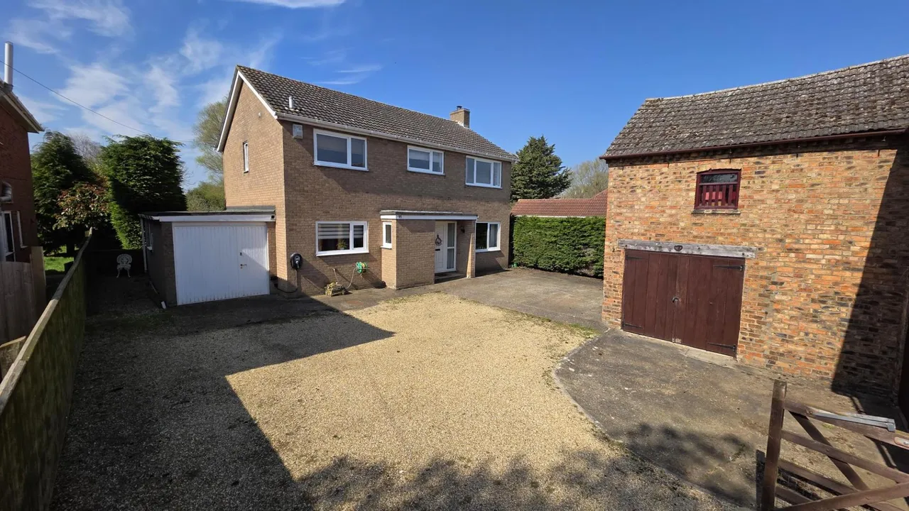 4 bed house for sale, Lincoln Road, Ruskington, NG34