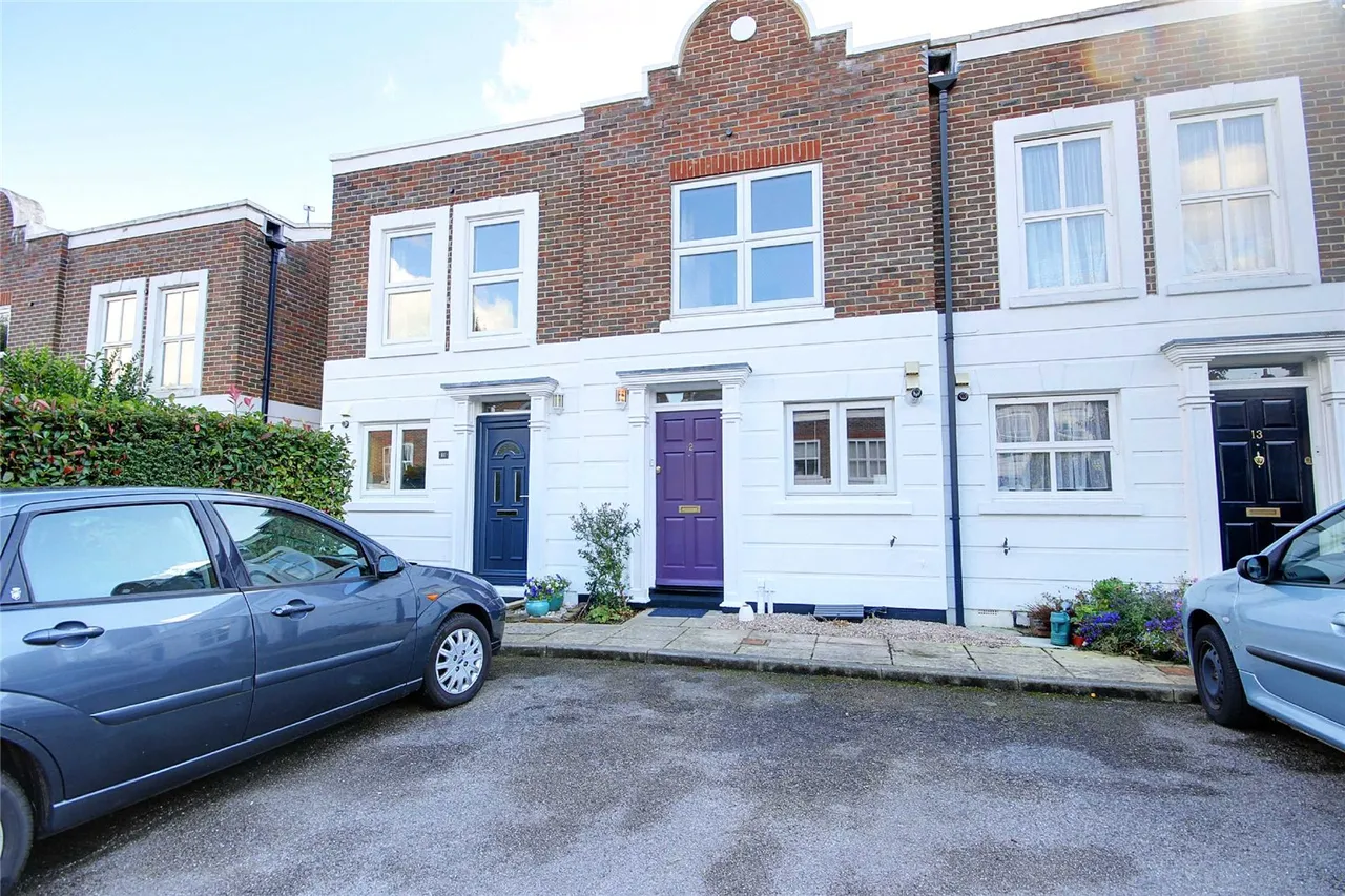 2 bed house for sale — Belgravia Close, High Barnet, Hertfordshire, EN5 5XA