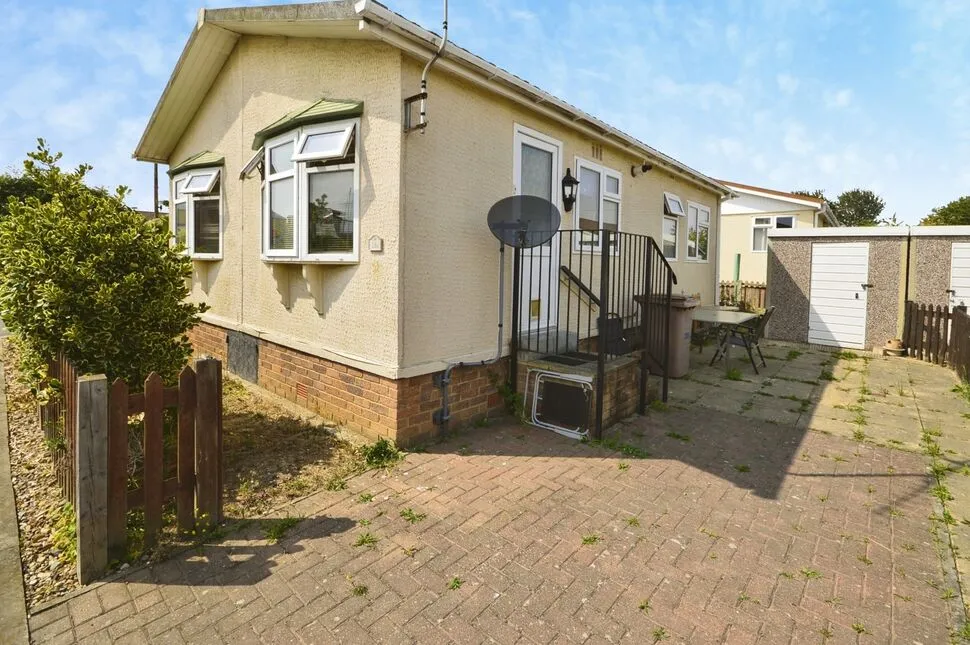 2 bed house for sale — Hoo Marina Park, Vicarage Lane, Rochester, ME3