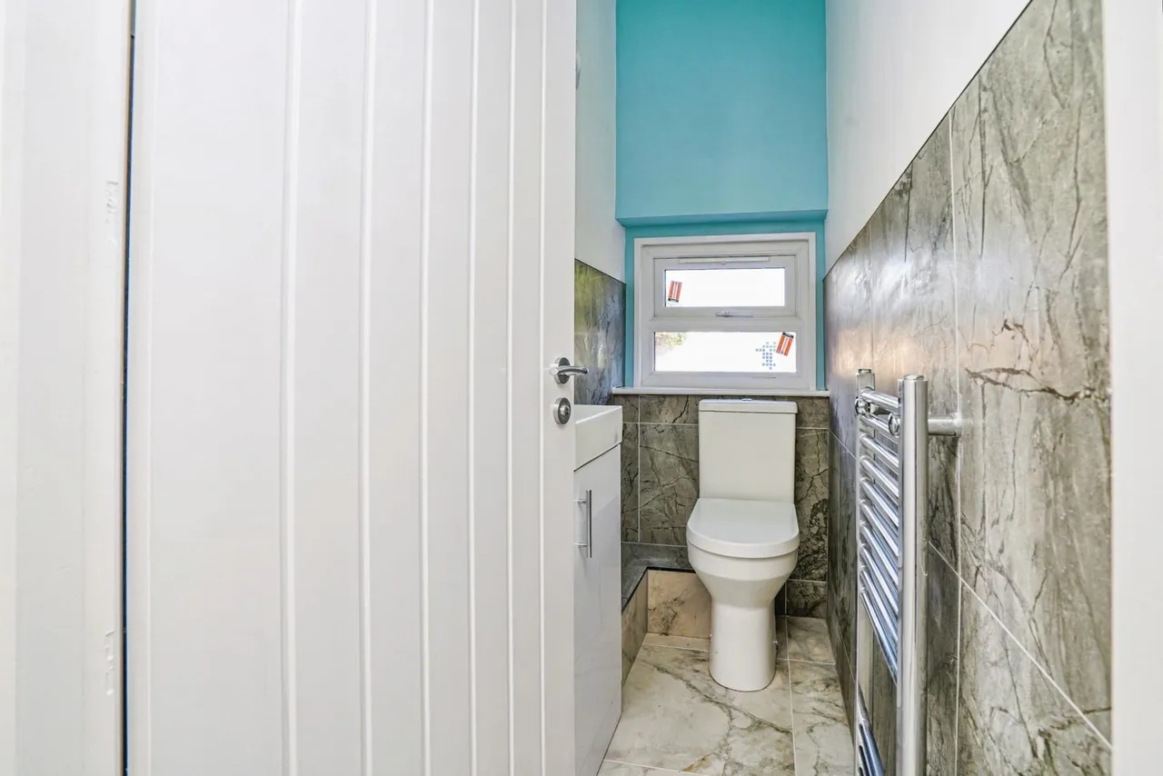 Leeds Road, Dewsbury, WF12, photo 9