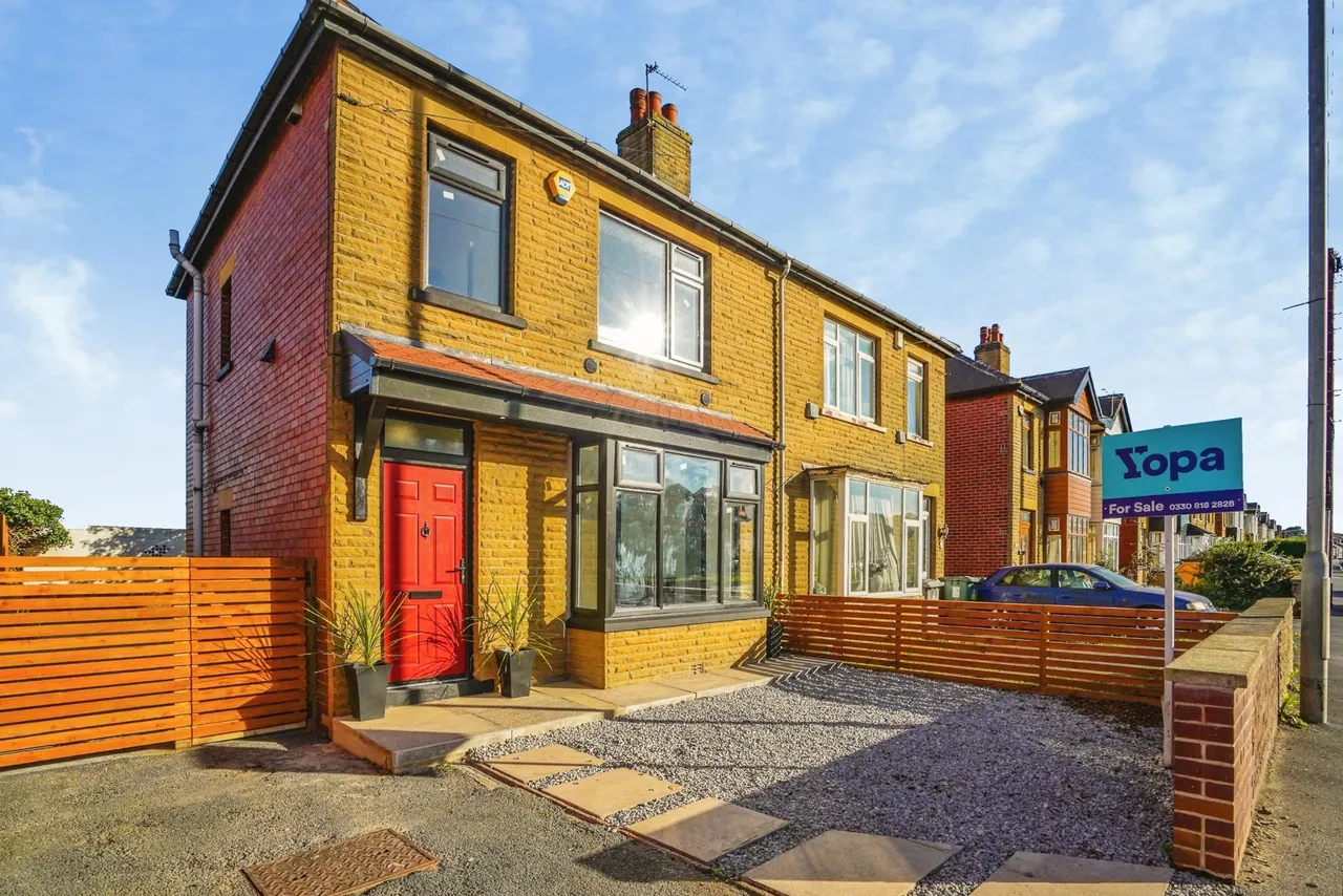 3 bed house for sale, Leeds Road, Dewsbury, WF12