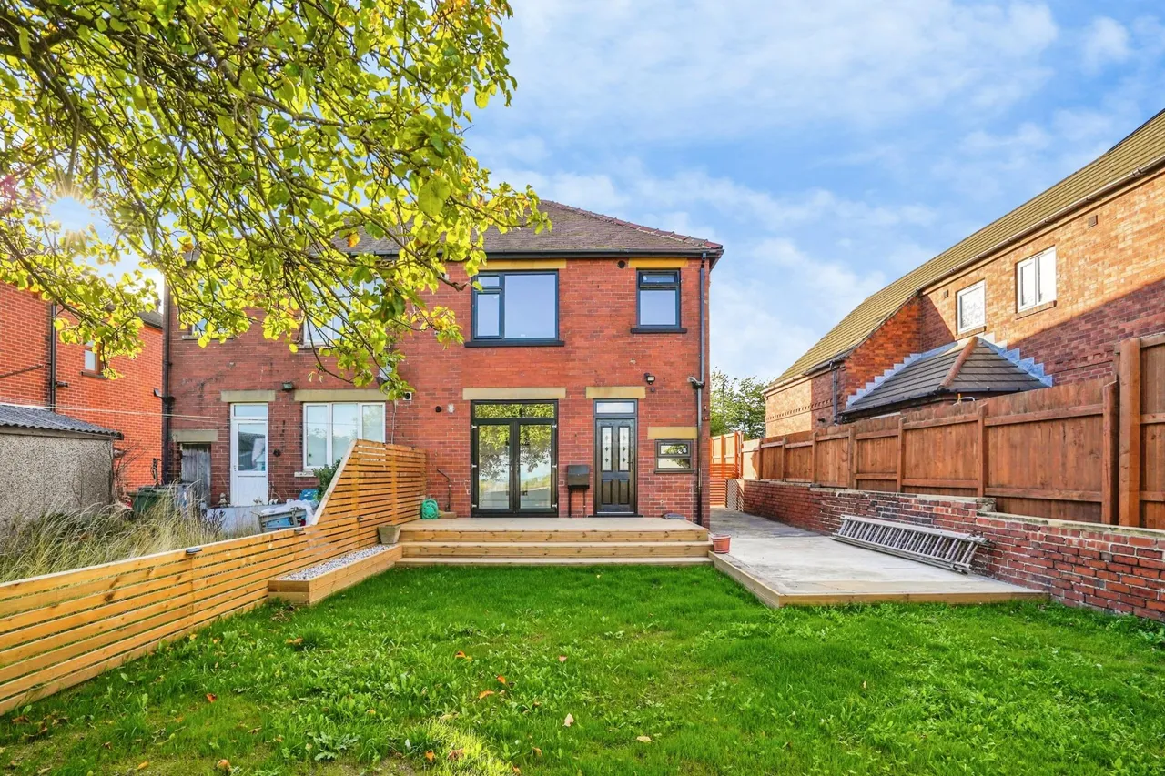 Leeds Road, Dewsbury, WF12, photo 18