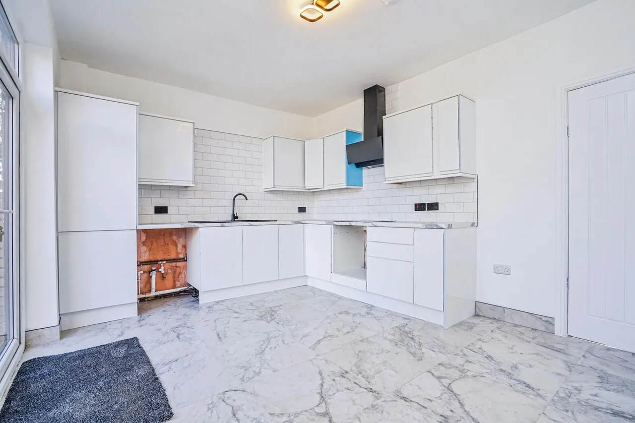 Leeds Road, Dewsbury, WF12, photo 6