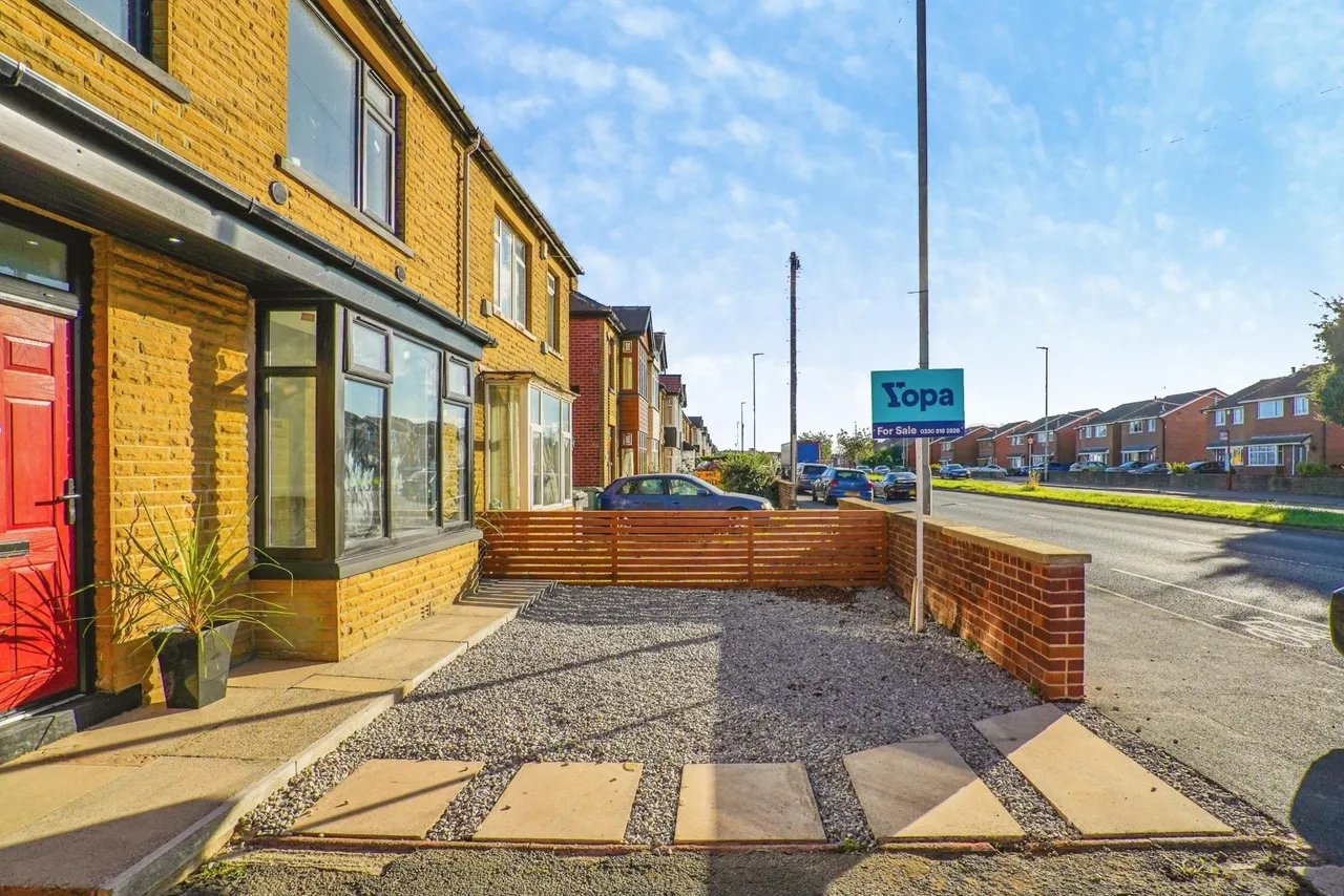 Leeds Road, Dewsbury, WF12, photo 17