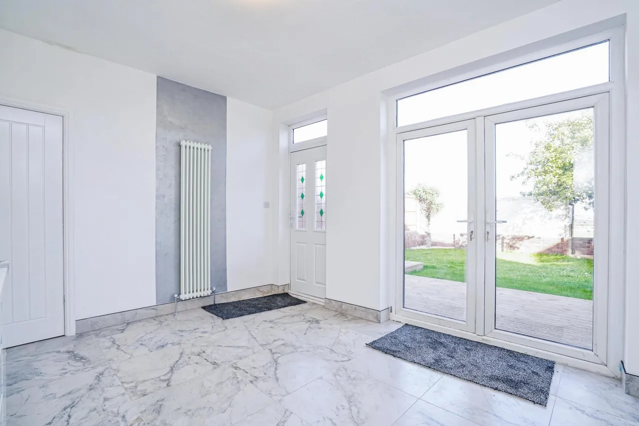 Leeds Road, Dewsbury, WF12, photo 7