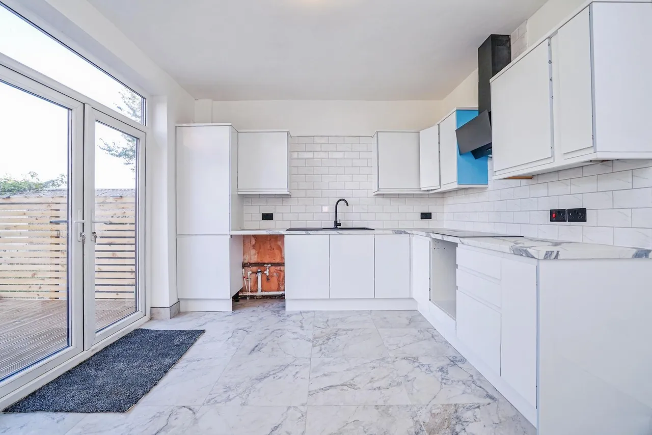 Leeds Road, Dewsbury, WF12, photo 5