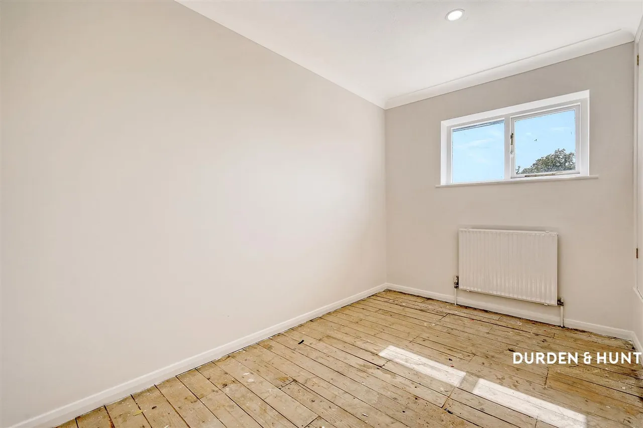 Kynance Close, Romford, RM3, photo 21