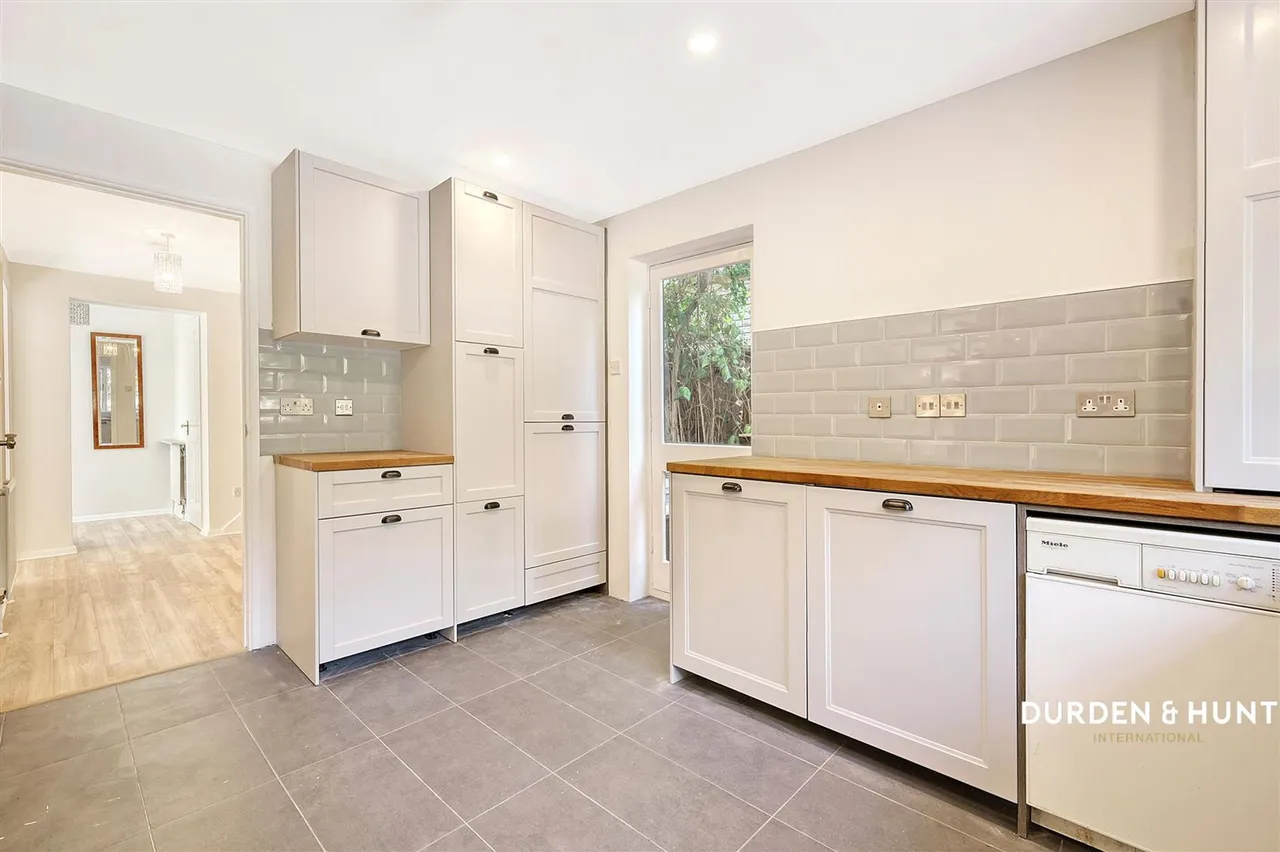 Kynance Close, Romford, RM3, photo 15
