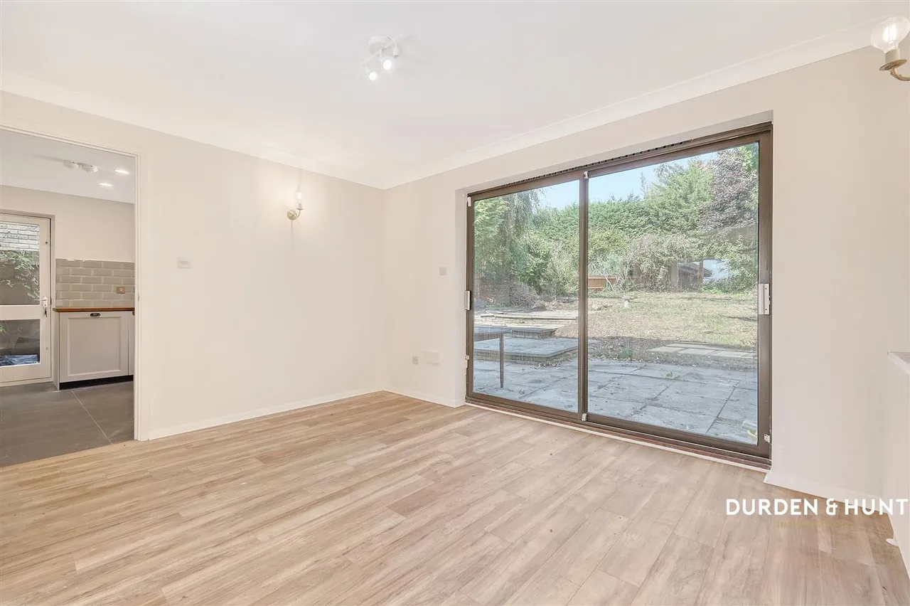 Kynance Close, Romford, RM3, photo 11