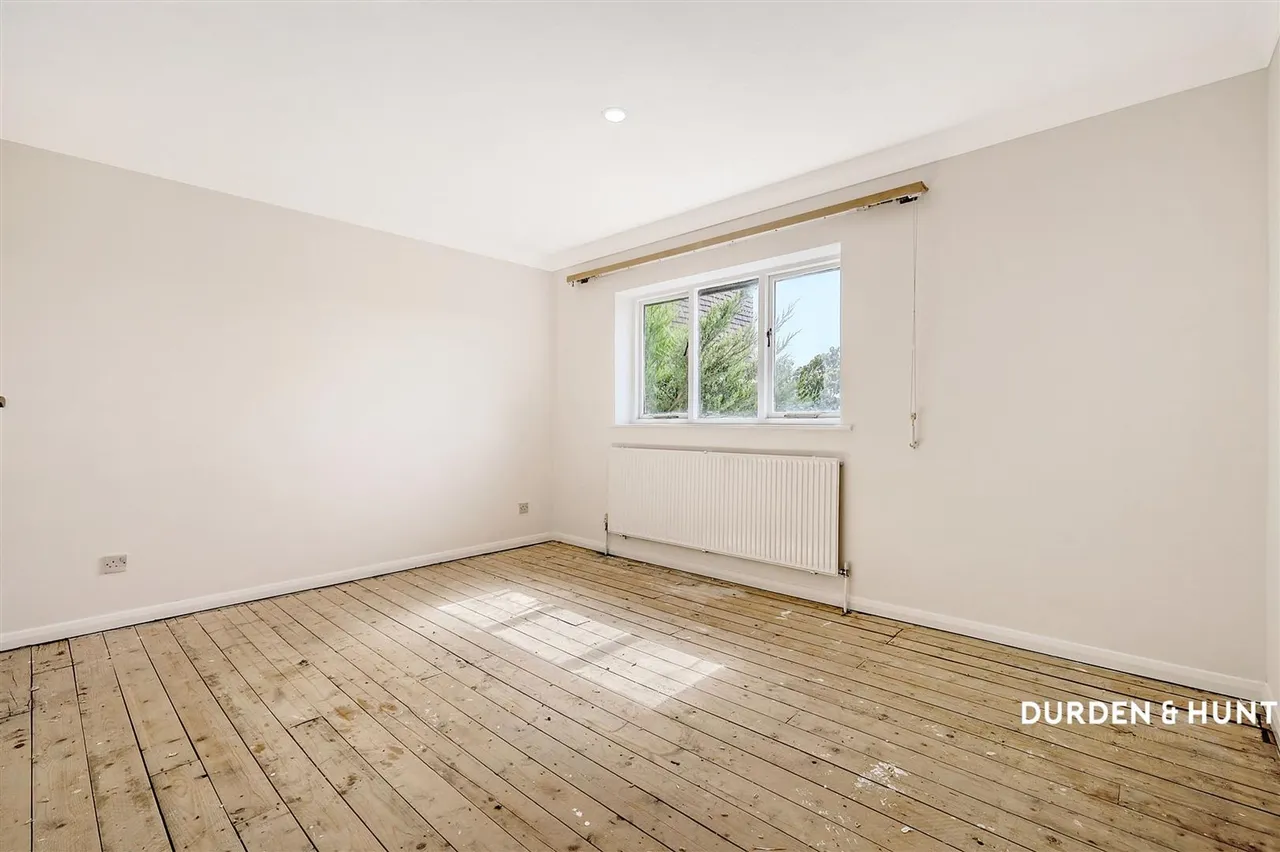 Kynance Close, Romford, RM3, photo 18