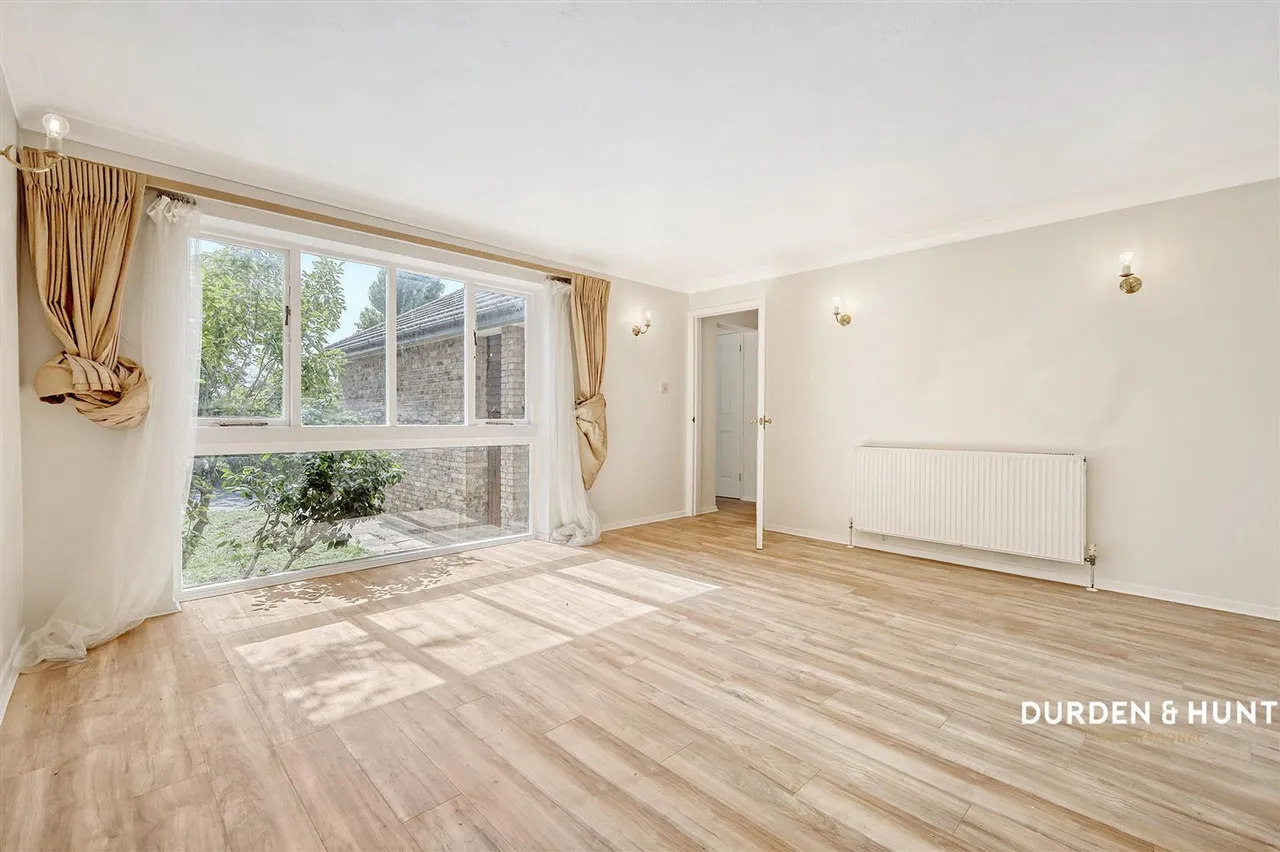 Kynance Close, Romford, RM3, photo 9