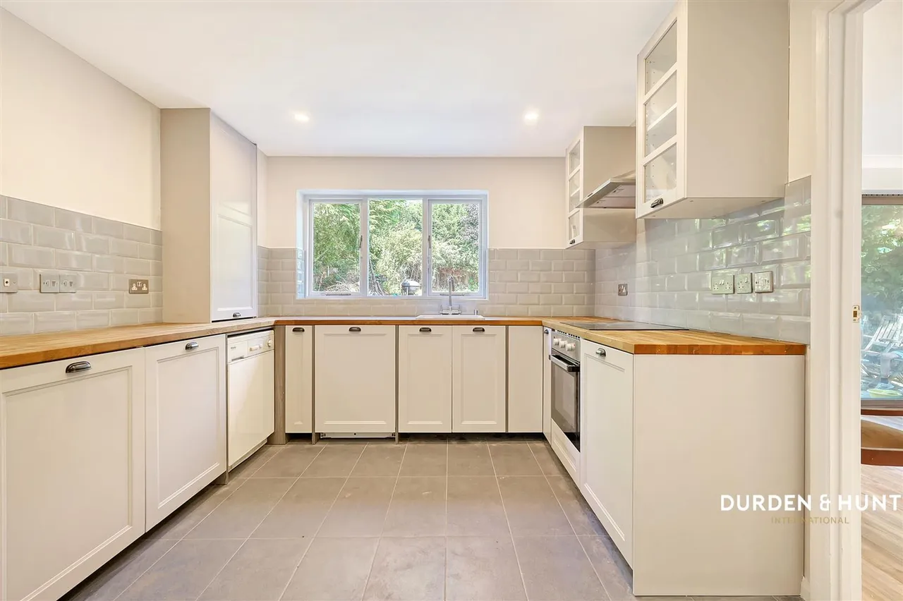 Kynance Close, Romford, RM3, photo 13