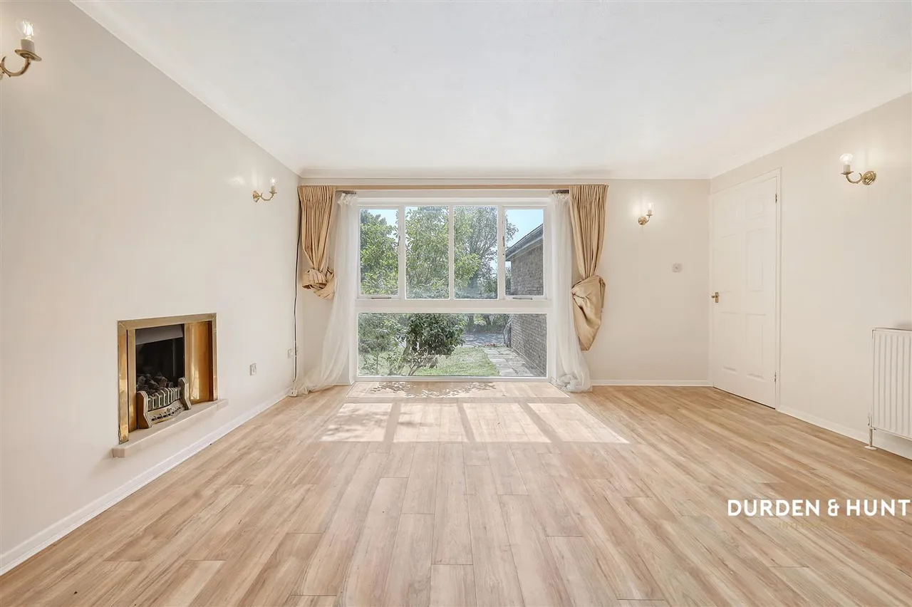 Kynance Close, Romford, RM3, photo 8