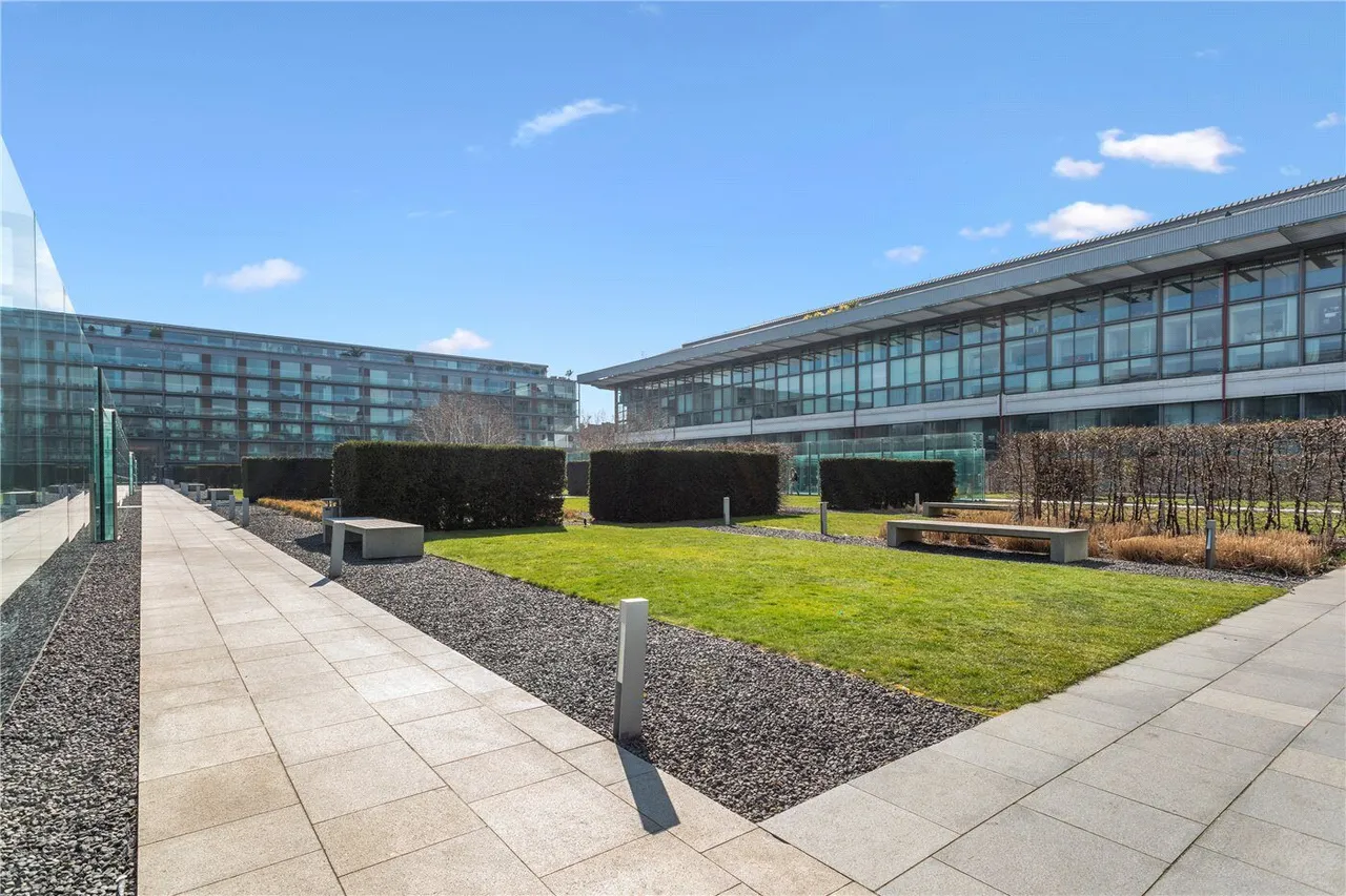 Highbury Stadium Square, London, N5, photo 10