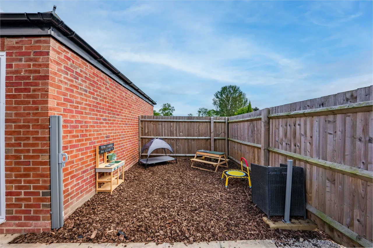 Strawberry Fields, Sutton-On-Trent, NG23, photo 36