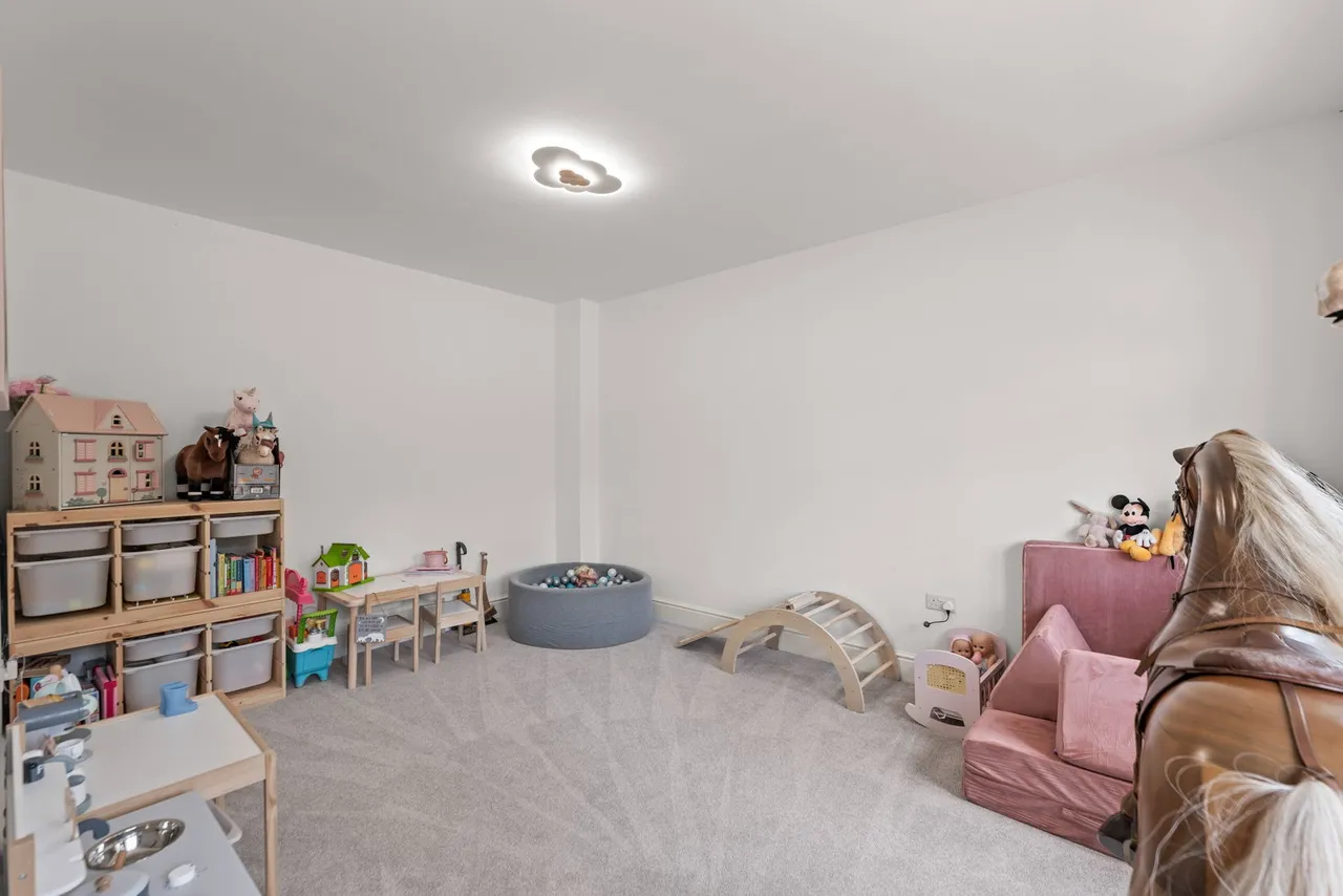 Strawberry Fields, Sutton-On-Trent, NG23, photo 14