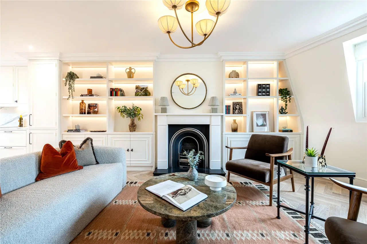 3 bed flat for sale, Portobello Road, Notting Hill, W10