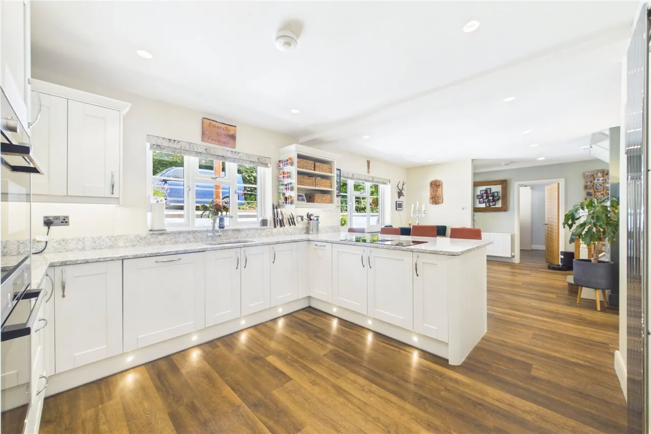 Springwood Lane, Burghfield Common, RG7, photo 4