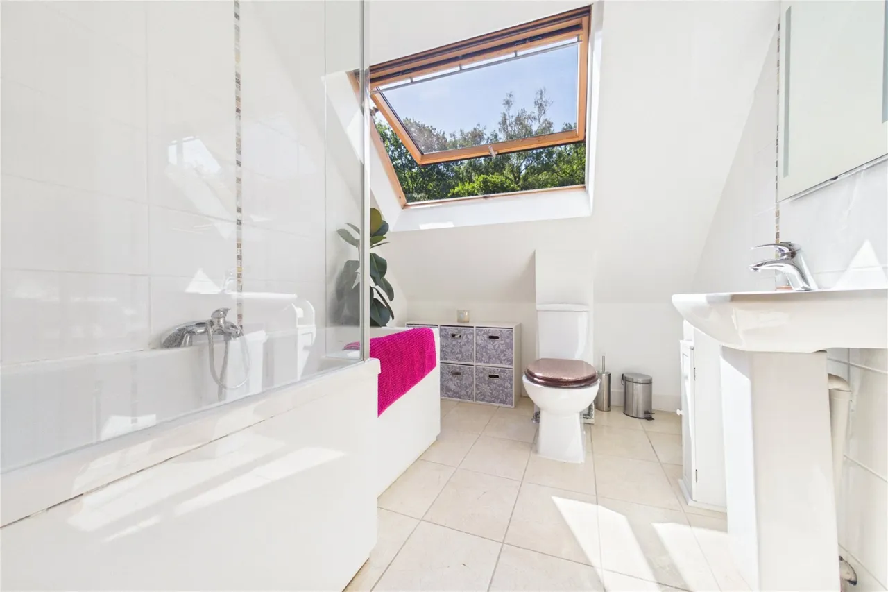 Springwood Lane, Burghfield Common, RG7, photo 16