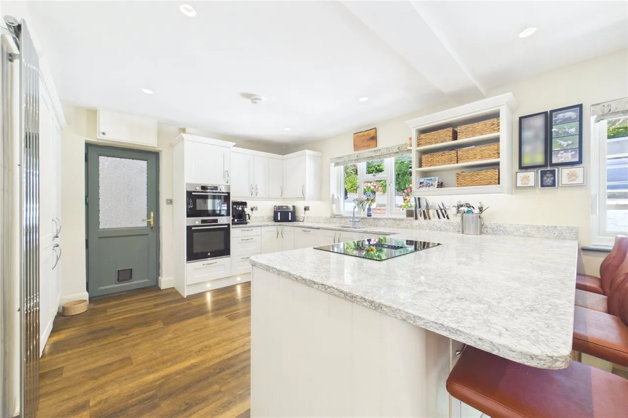 Springwood Lane, Burghfield Common, RG7, photo 6