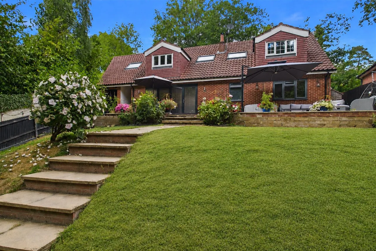 5 bed house for sale, Springwood Lane, Burghfield Common, RG7