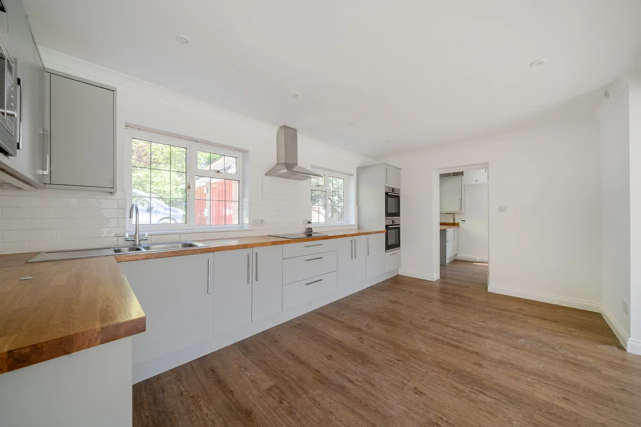 Bath Road, Marlborough, SN8, photo 8