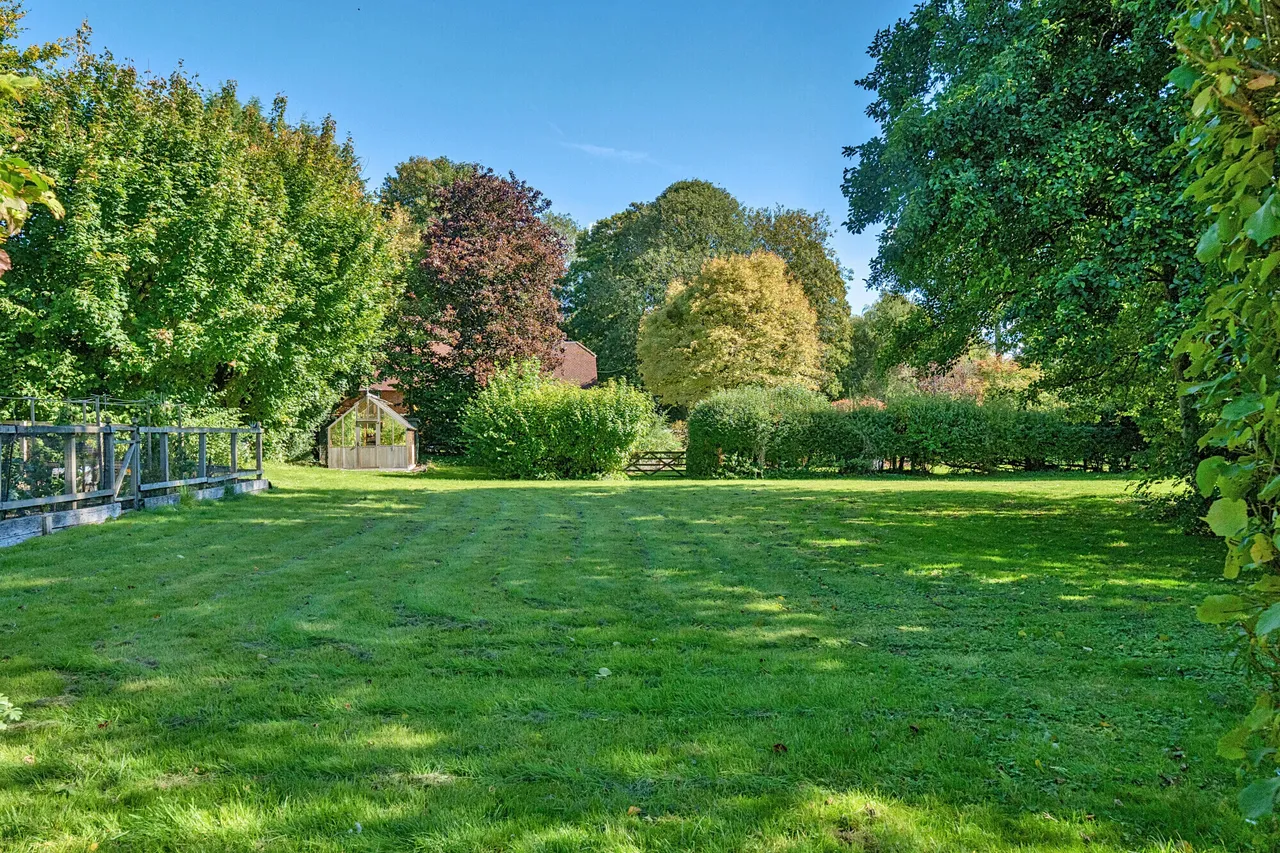 Bath Road, Marlborough, SN8, photo 11