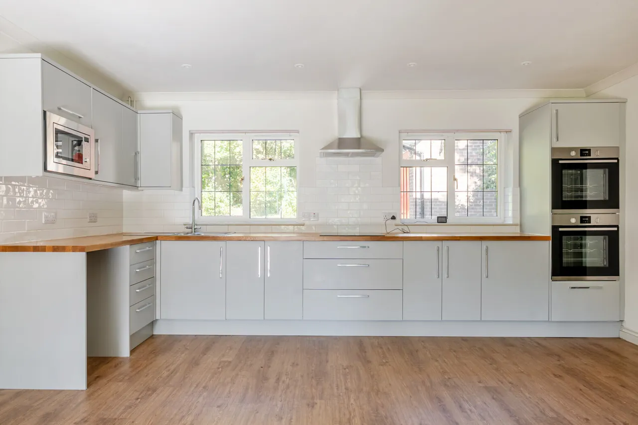 Bath Road, Marlborough, SN8, photo 2
