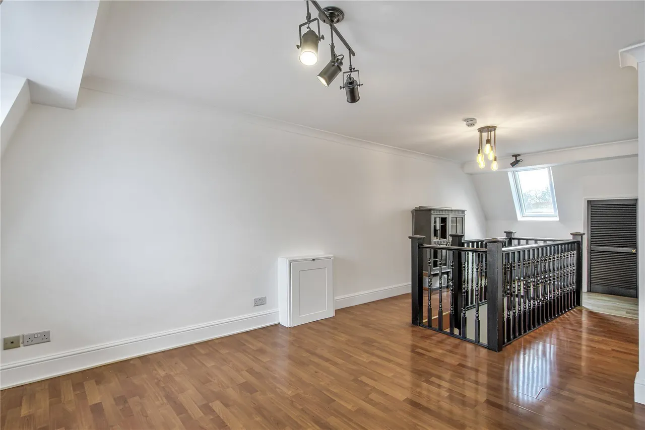 Earls Court Road, London, SW5, photo 5