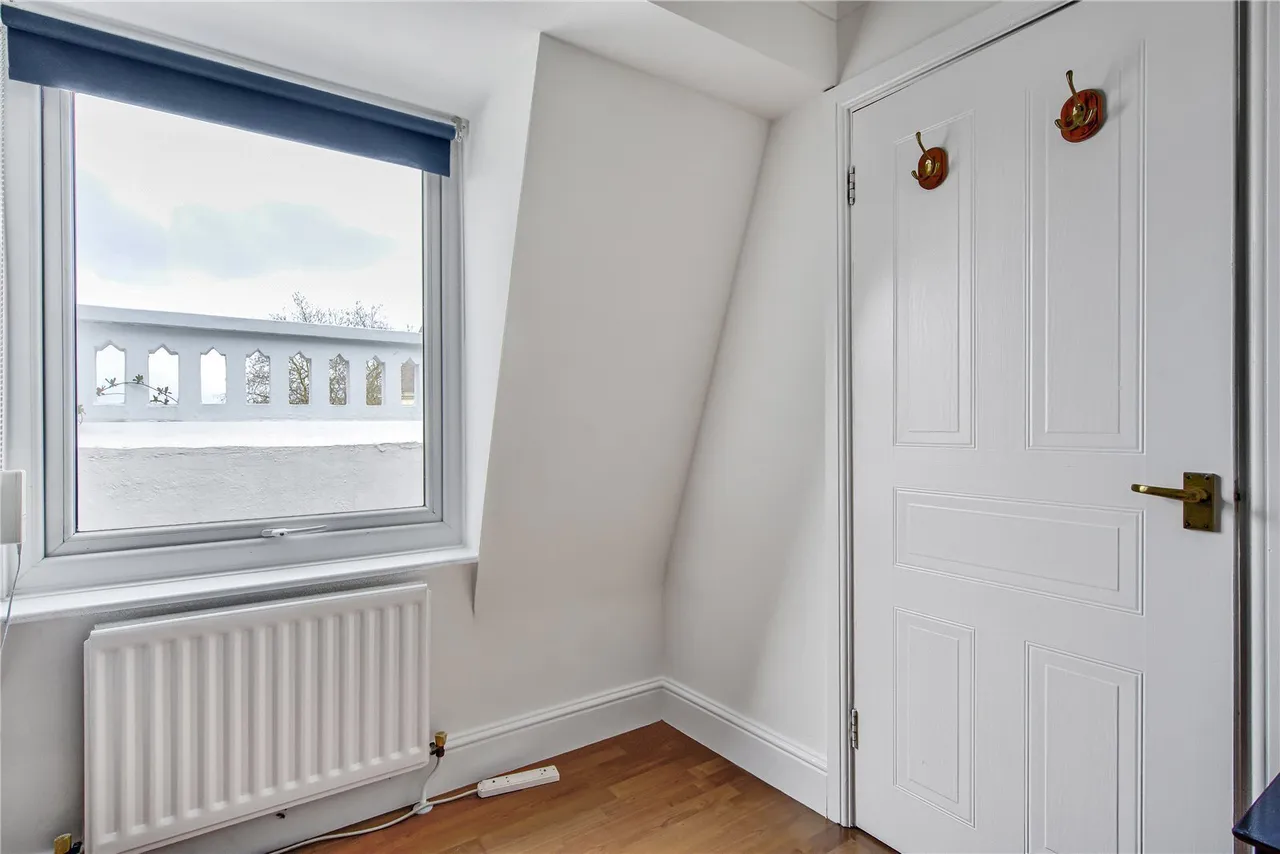 Earls Court Road, London, SW5, photo 9