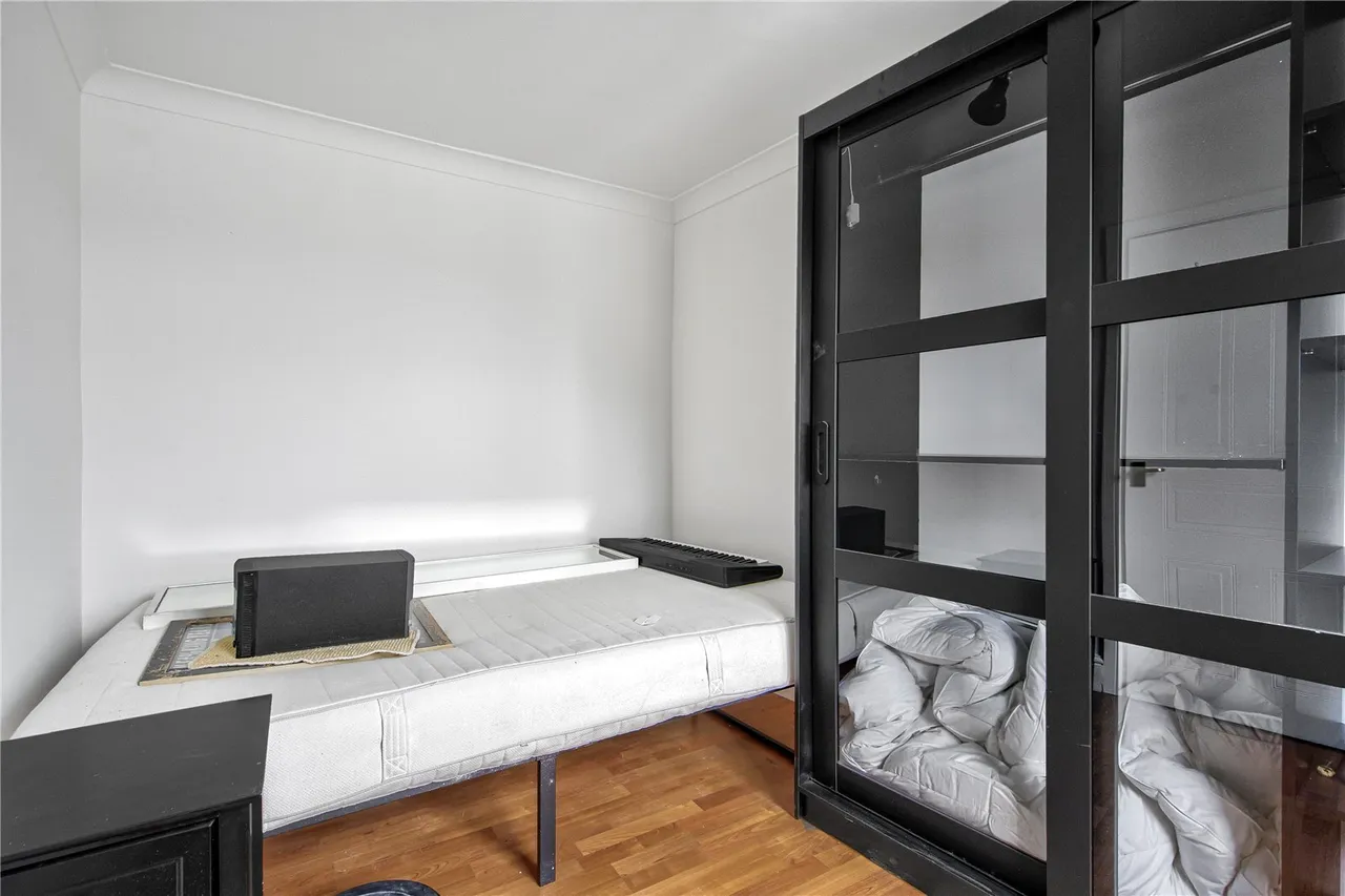 Earls Court Road, London, SW5, photo 8