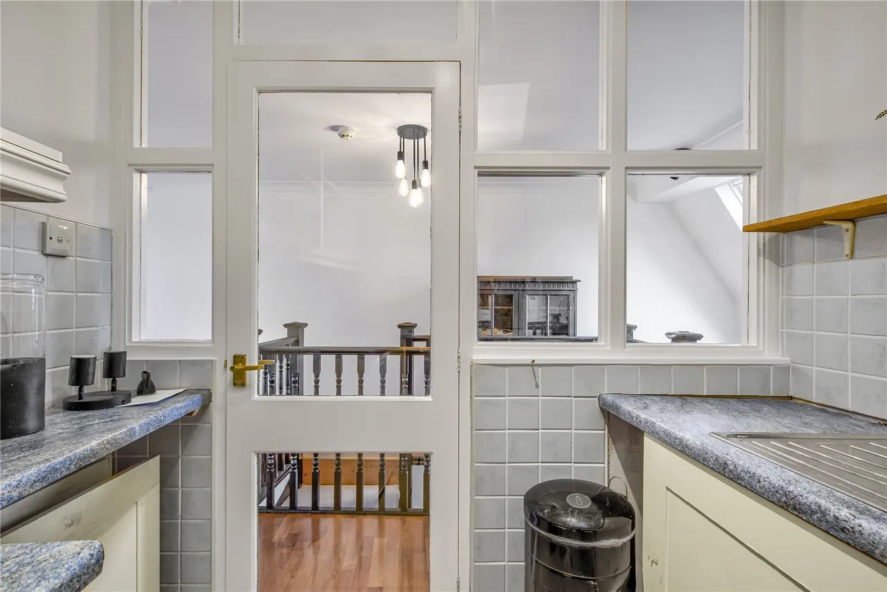 Earls Court Road, London, SW5, photo 6
