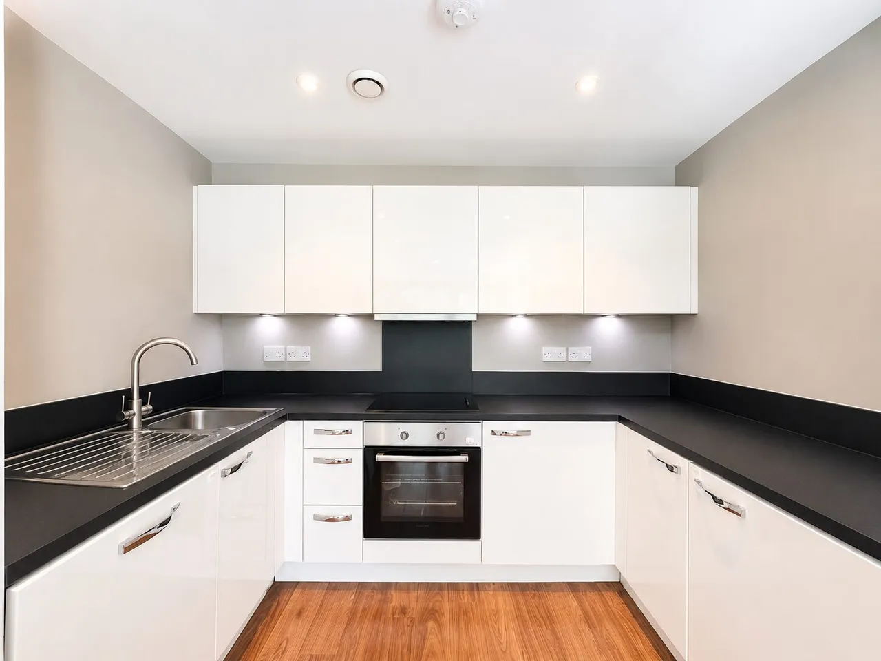 Loch Crescent, Nevis Court, HA8, photo 2
