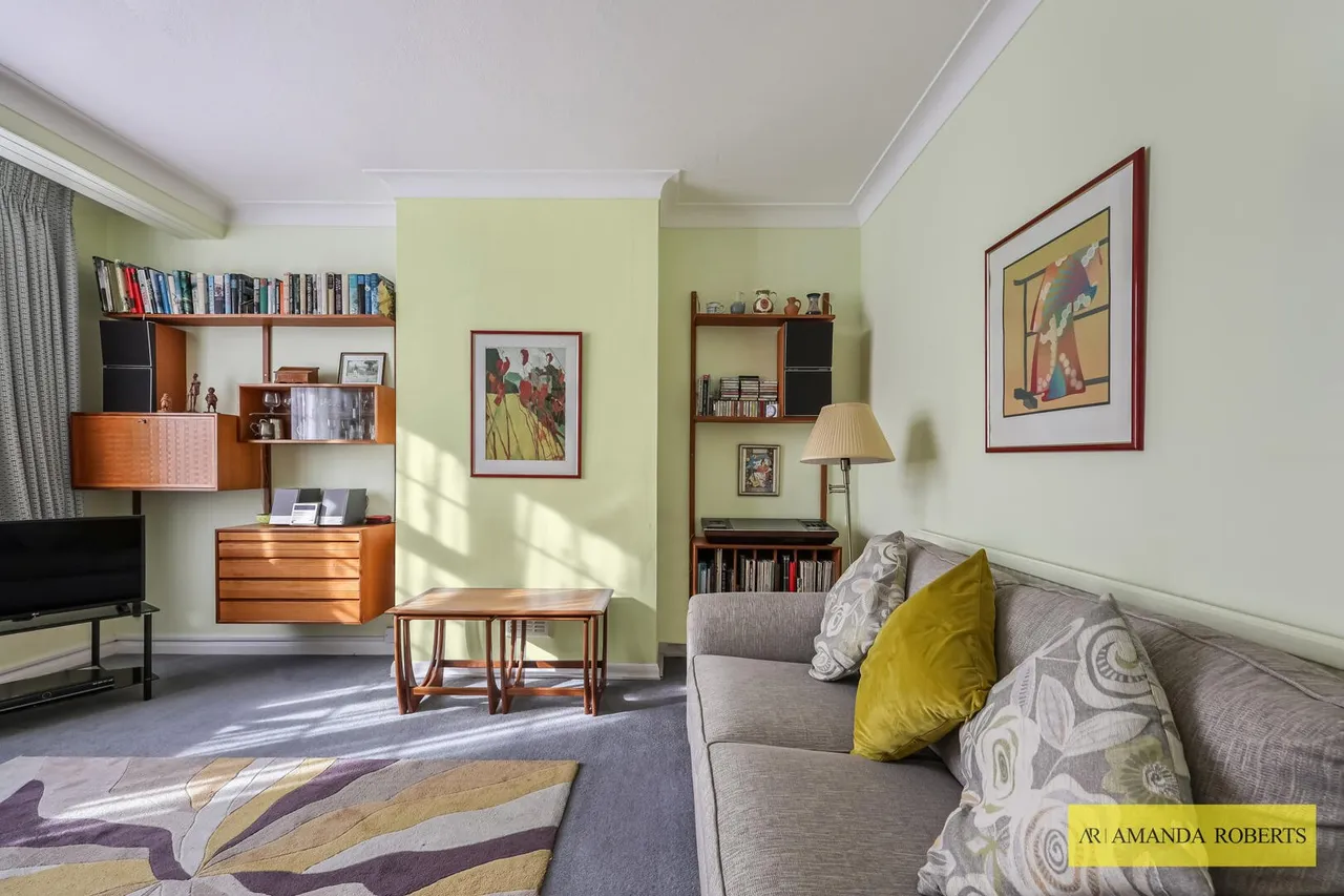 Connaught Avenue, London, photo 10