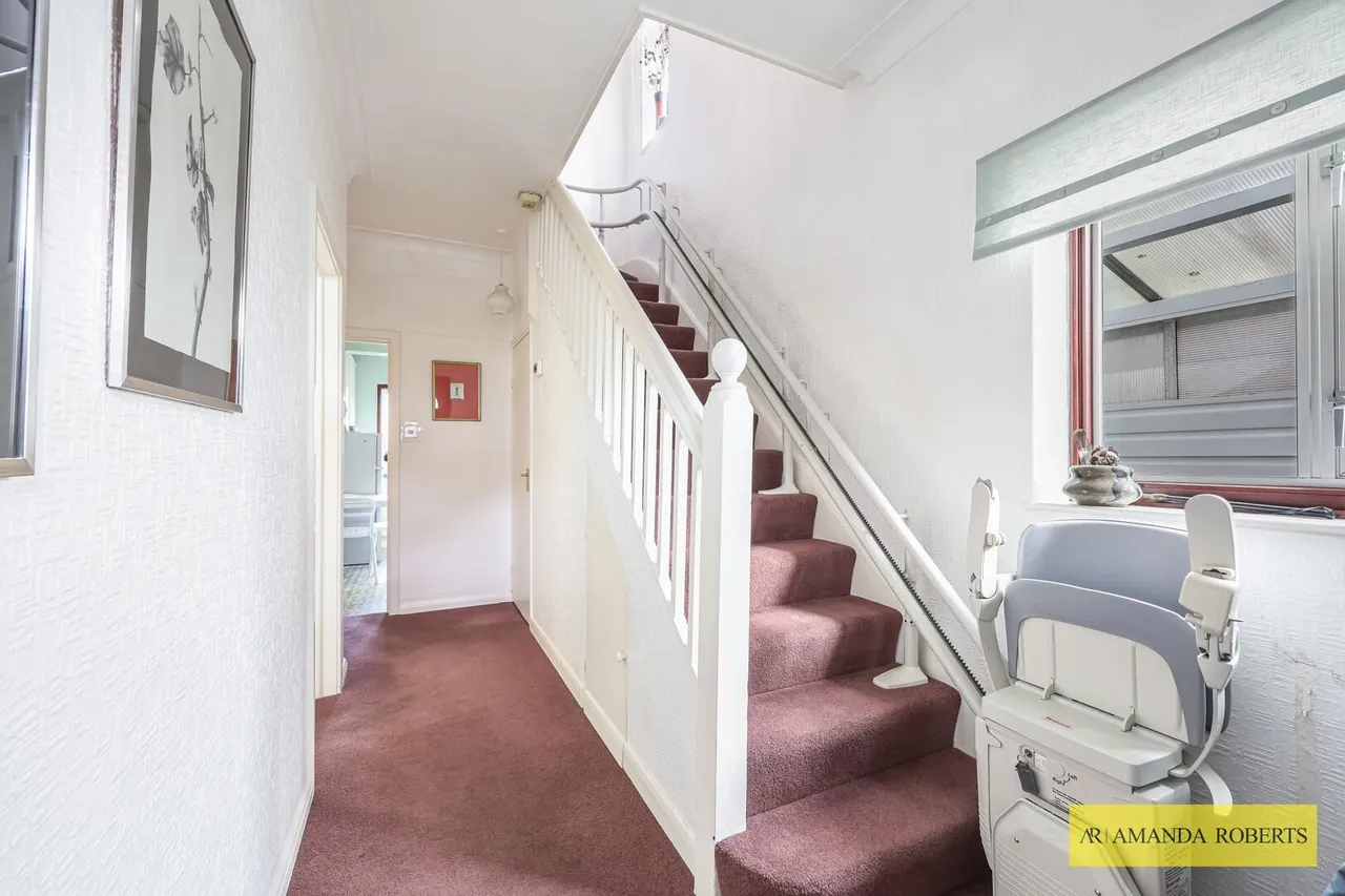Connaught Avenue, London, photo 4