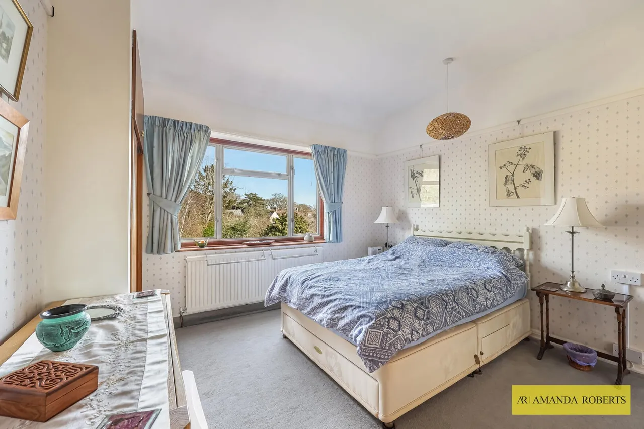 Connaught Avenue, London, photo 17