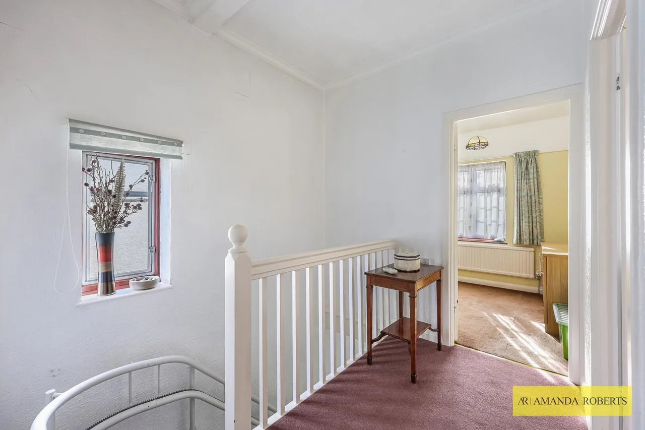 Connaught Avenue, London, photo 13