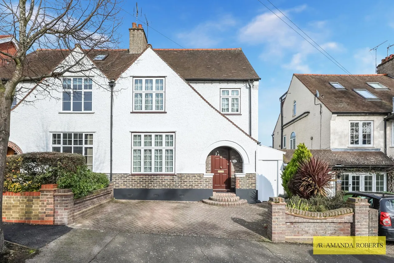 3 bed house for sale — Connaught Avenue, London