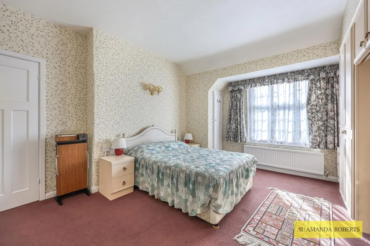 Connaught Avenue, London, photo 15