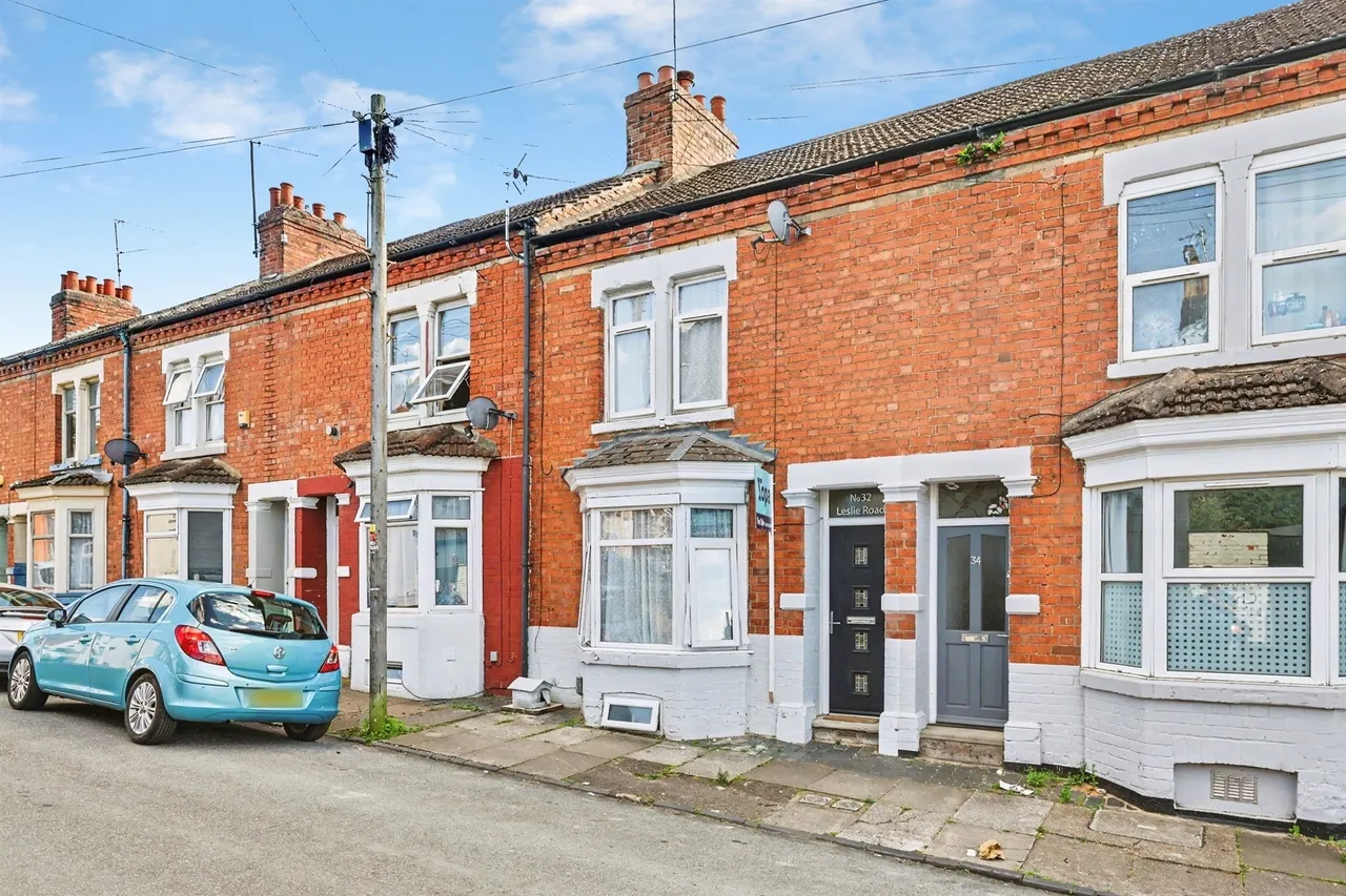 2 bed house for sale — Leslie Road, Northampton